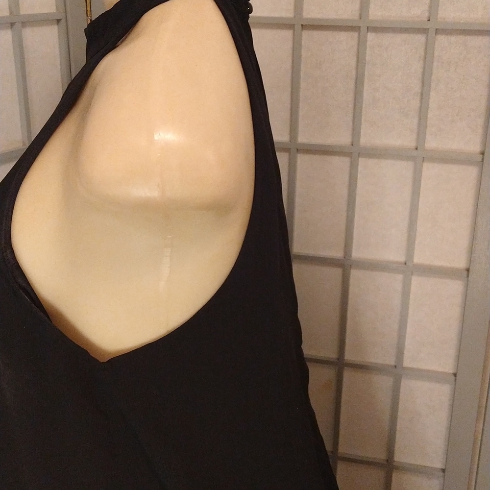 **Black sleek dress** - Picture 6 of 7